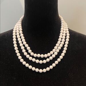 Elegant White Beaded Necklace 3 strands